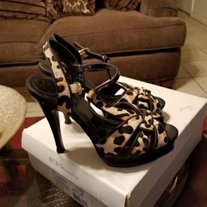 BCBG Leopard print size 6.5 heels